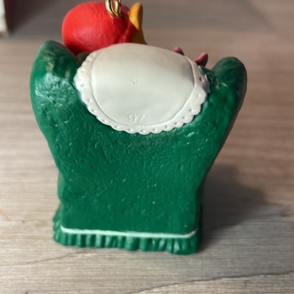 1997 HALLMARK Keepsake Disney Winnie the Pooh Collection Christmas Ornament - Picture 7 of 9